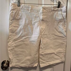 Stylish Carbon White Shorts - Size 34